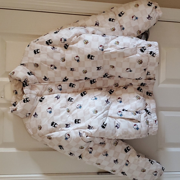 HOST PICK 🎉🆕️ FOREVER 21 SANRIO PUFFER JACKET 💖 - Picture 7 of 9